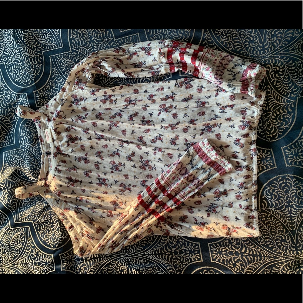 Open shoulder shirt